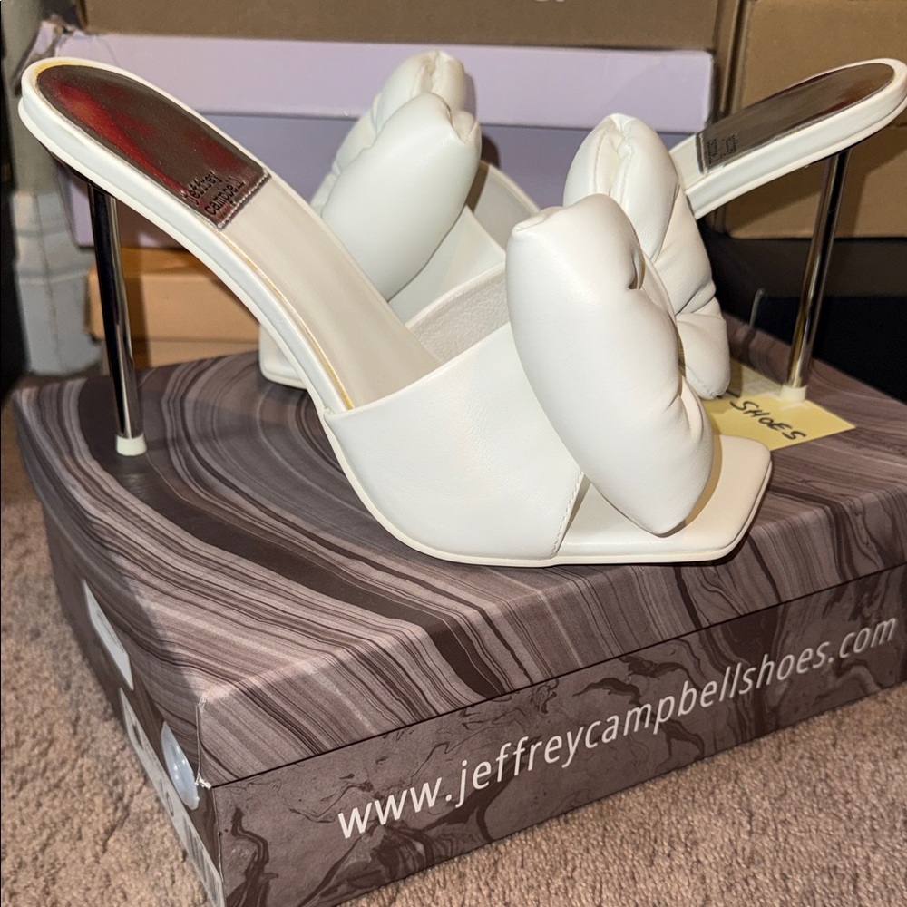NEW 10 Jeffrey Campbell Cream Bow Heels - Picture 3 of 9